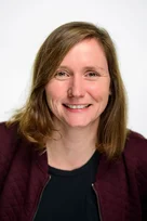 Frau mit langen braunen Haaren